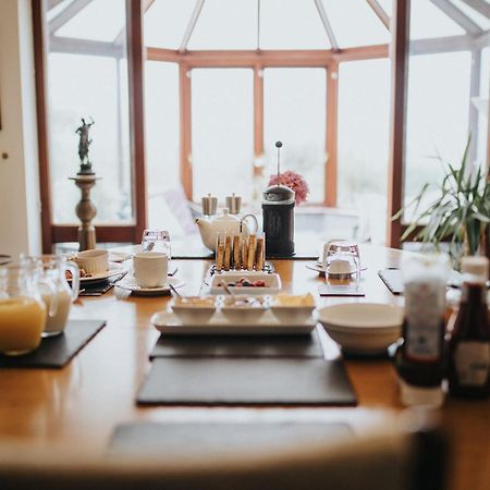 Ferlas Bed And Breakfast Penrhyndeudreath Екстериор снимка