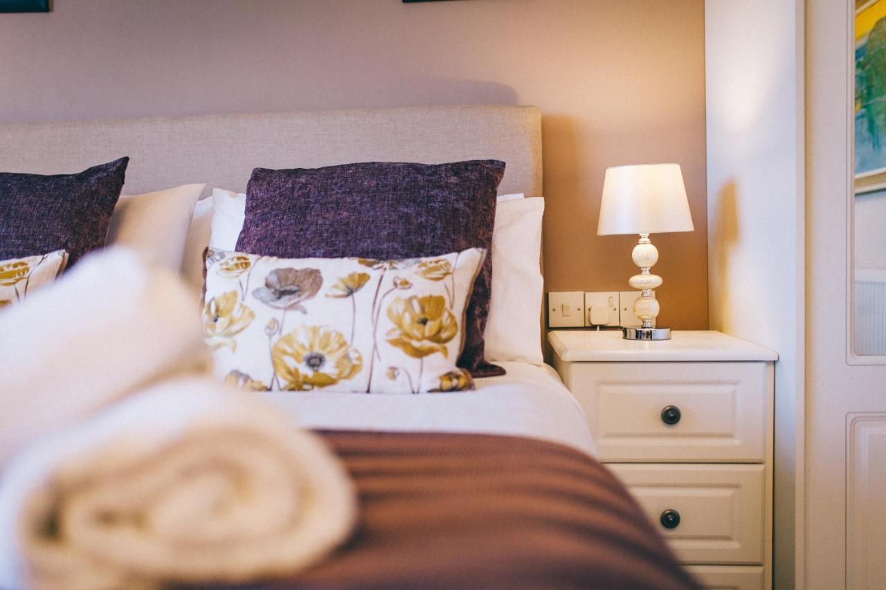 Ferlas Bed And Breakfast Penrhyndeudreath Екстериор снимка