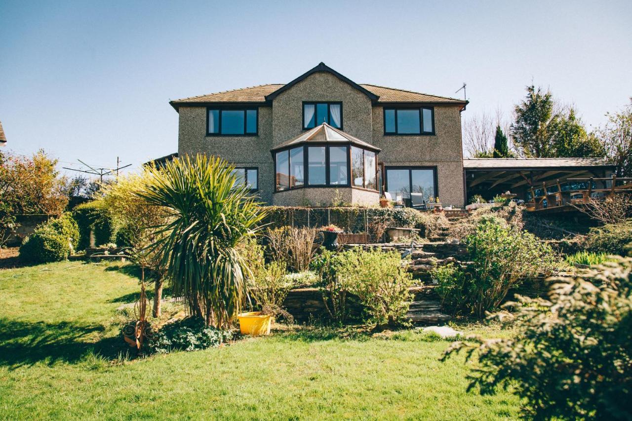 Ferlas Bed And Breakfast Penrhyndeudreath Екстериор снимка