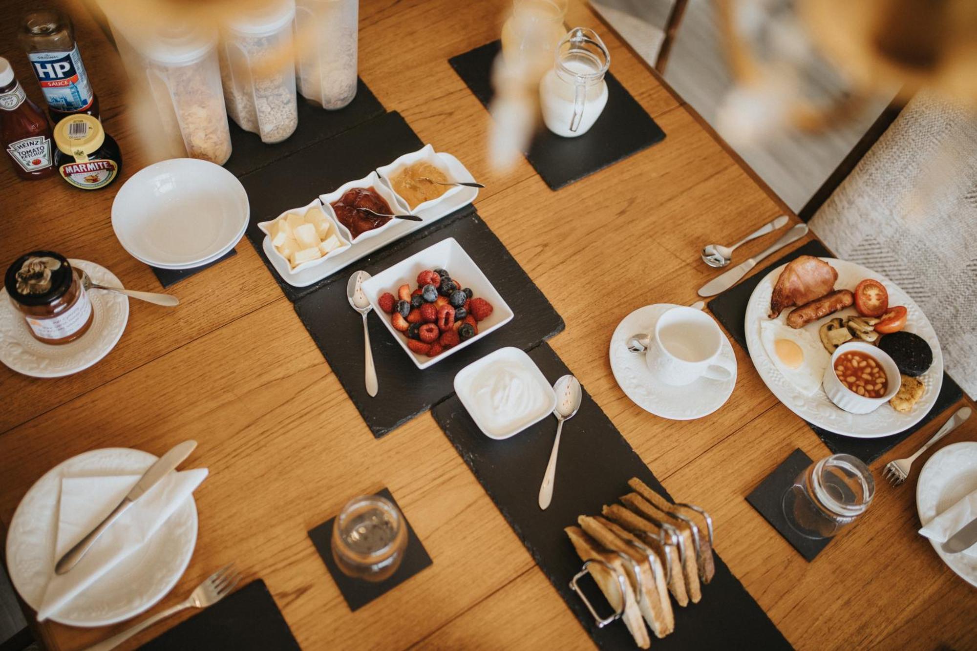 Ferlas Bed And Breakfast Penrhyndeudreath Екстериор снимка